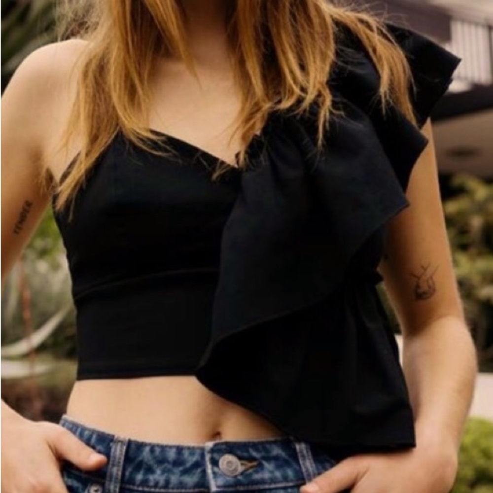 Zara Ruffled Asymmetric Top Size Small in Black